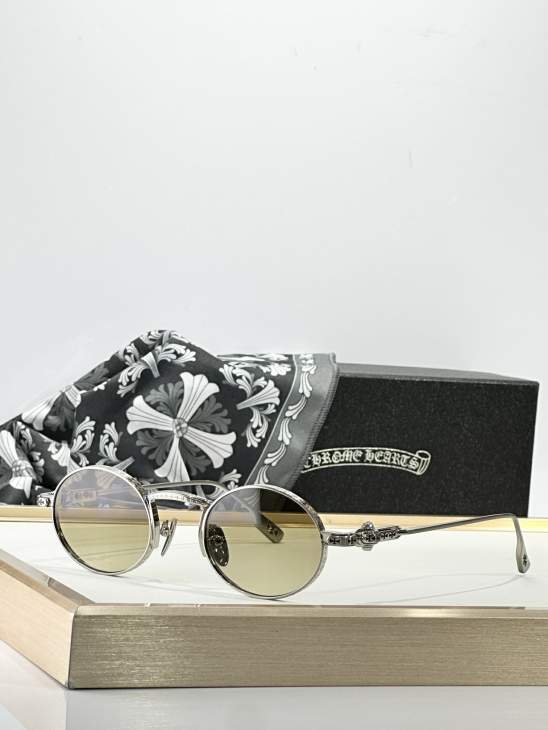 Picture of Chrome Hearts Sunglasses _SKUfw73427994fw